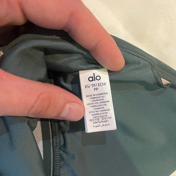 NEW ALO Yoga Forest Green Activewear Set with White Trim - Picture 6 of 6